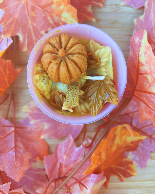 'Smells like she loves a Pumpkin Spice Latte' Container candle Halloween candle, personalised giftd, quirky gift, Hocus Pocus, autumn scent, fall, pink candle jar, chocolate spice scent