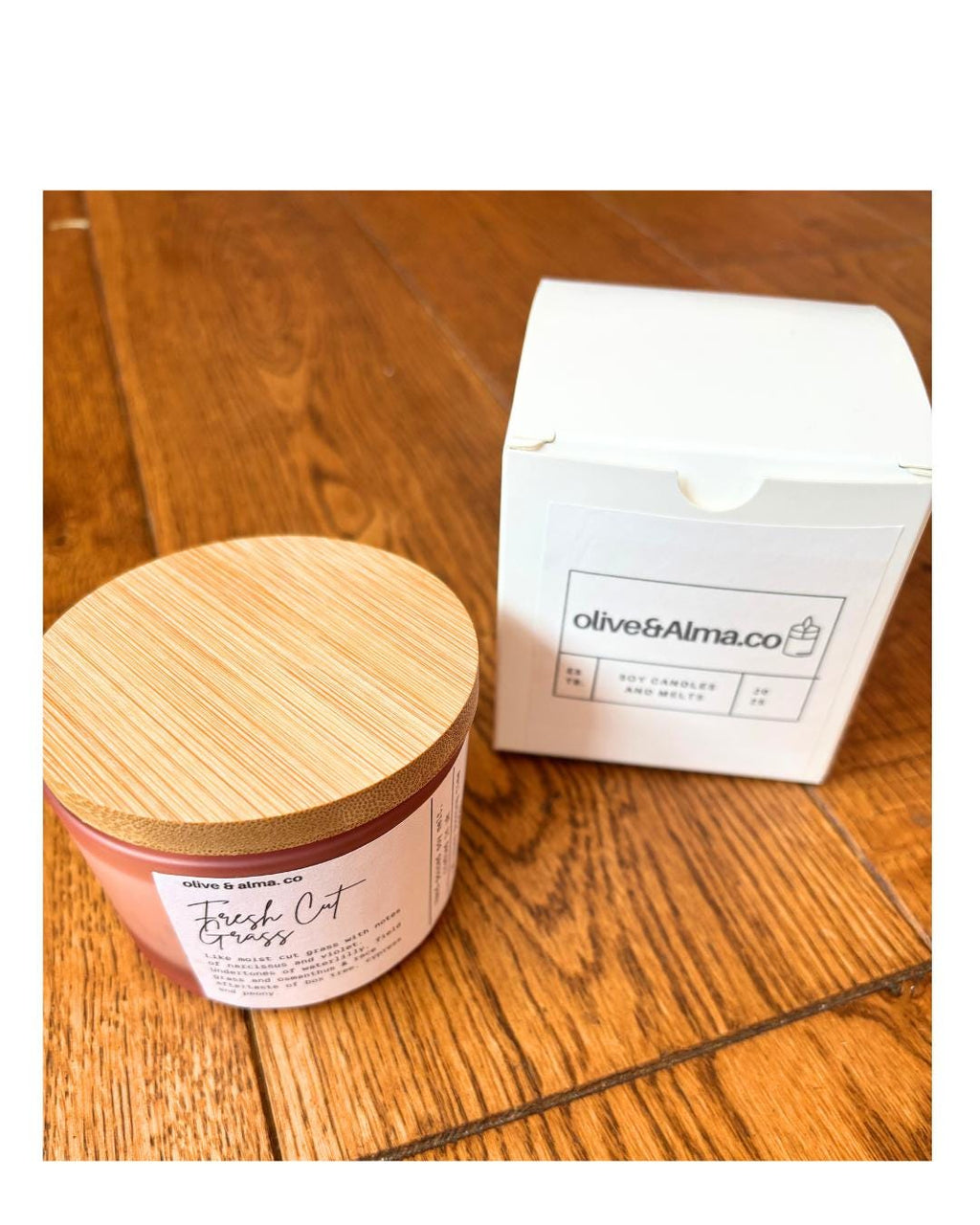 Container candle cherry ameretto scent with bamboo lid , boho, gift, apothecary style, natural, free customisation, fast delivery.