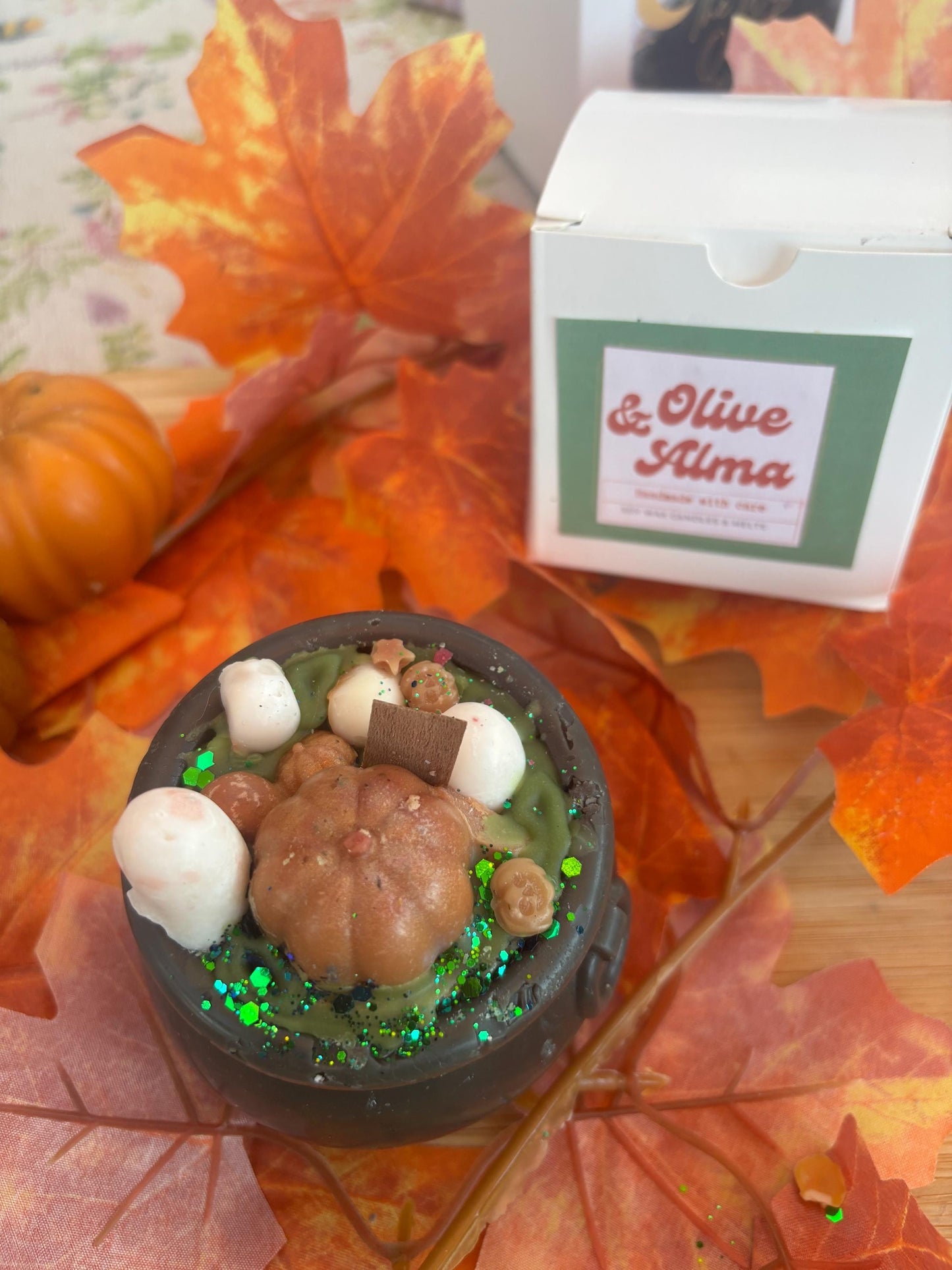 Cauldron candle, pumpkin spice scent. Autumn Decoration | Fall Witchy halloween candle crackling wick