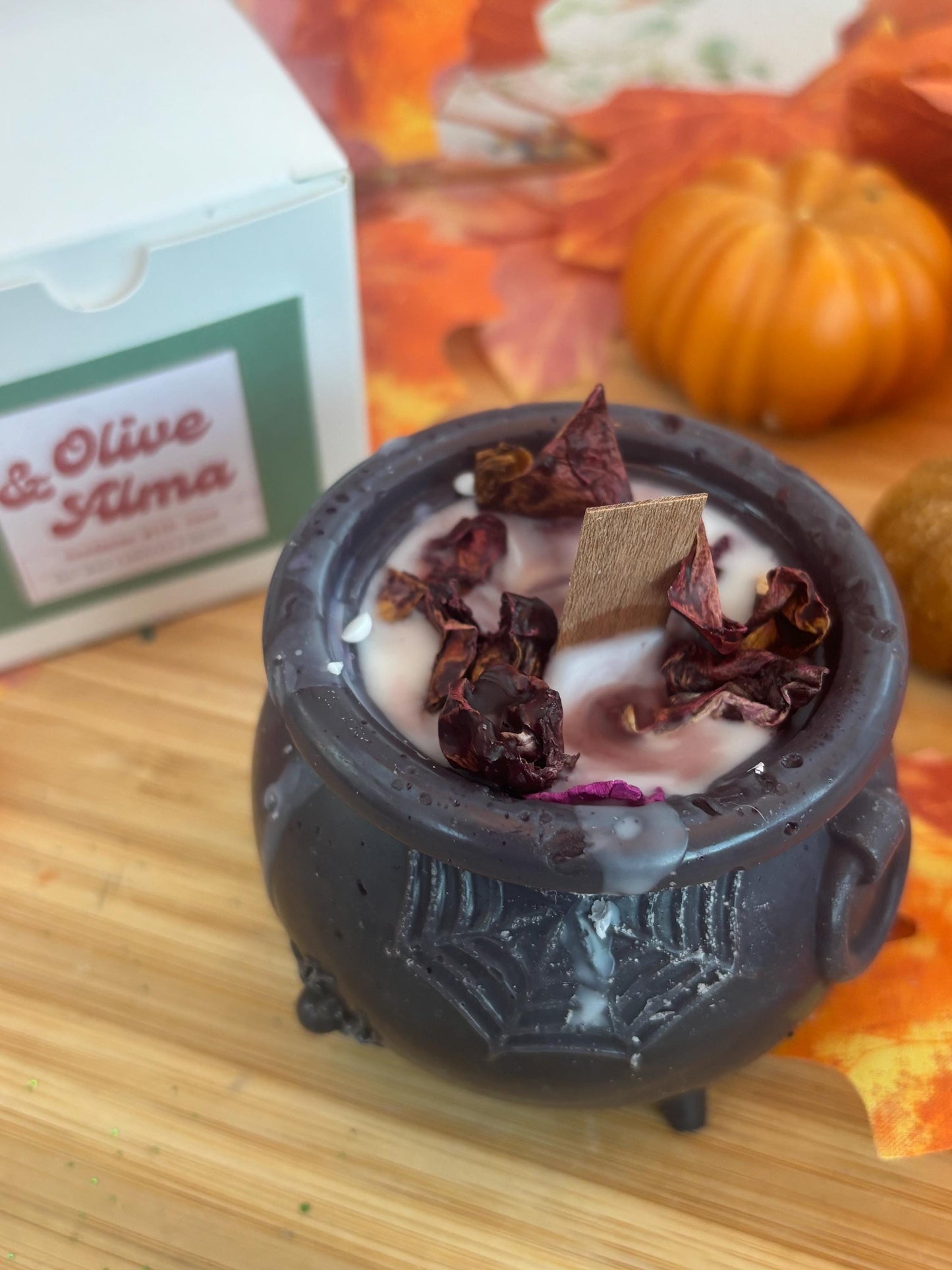 Black Rose Cauldron Candle: Witchy Autumn Decor with Crackling Wick