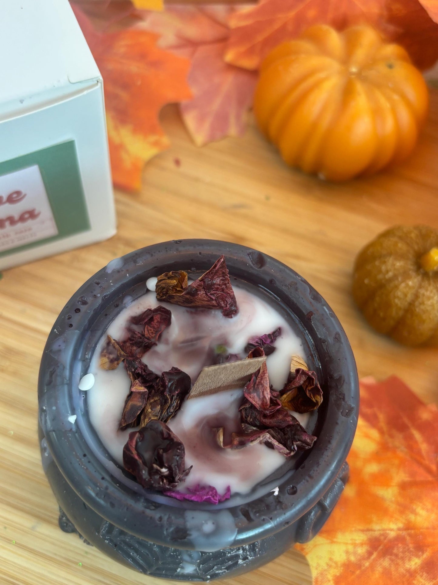 Black Rose Cauldron Candle: Witchy Autumn Decor with Crackling Wick