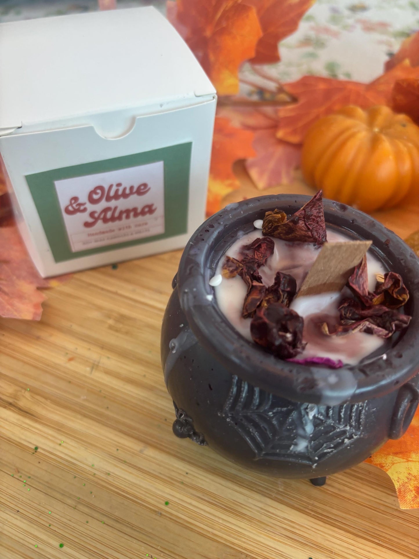 Black Rose Cauldron Candle: Witchy Autumn Decor with Crackling Wick